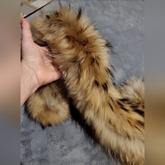 Finn Raccoon Fur Cuffs & Collar Set - Picture 17 of 17